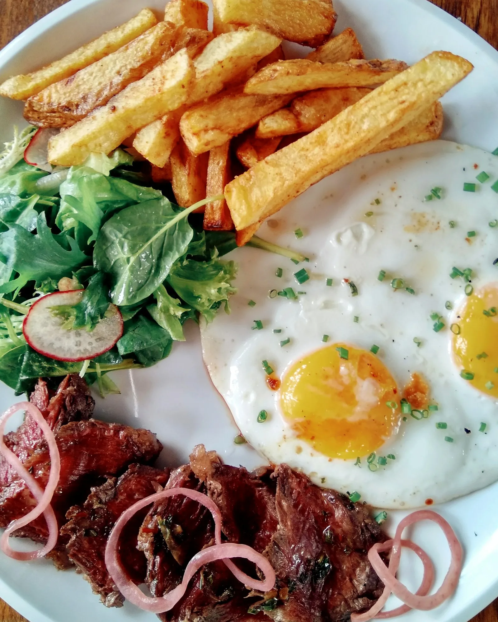 Huevos trufados con salsa cremosa de champiñones y trufa